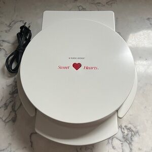 RARE Black & Decker White Heart Waffle Maker